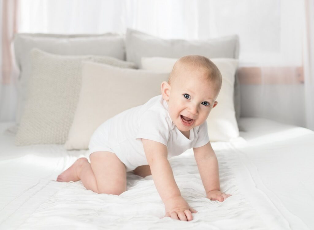 ¿Cuántos huesos tiene un bebe?