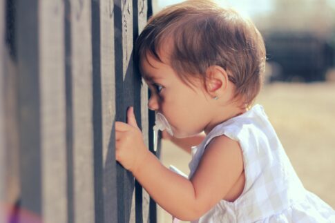 ¿Cuántos huesos tiene un bebe? Un bebé tiene más huesos